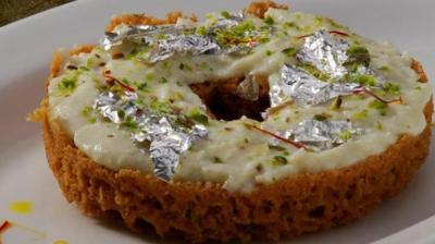 Make ghewar in the kitchen at home