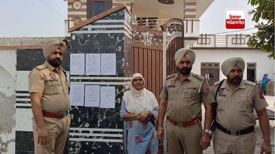 ਪੁਲਿਸ ਕਾਰਵਾਈ ਕਰਦੀ ਹੋਈ 