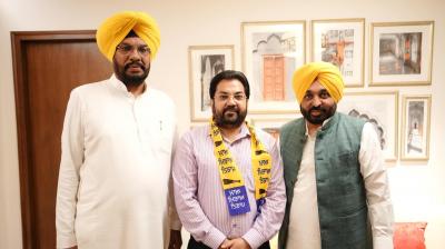 Opposition leaders ofparties joined AAP News