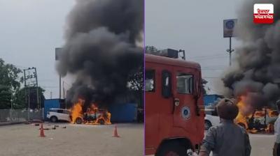 ਲੁਧਿਆਣਾ 'ਚ ਅੱਗ ਦਾ ਕਹਿਰ ਸ਼ੋਅਰੂਮ ਬਾਹਰ ਖ਼ੜ੍ਹੀਆਂ ਗੱਡੀਆਂ ਨੂੰ ਲੱਗੀ ਭਿਆਨਕ ਅੱਗ 