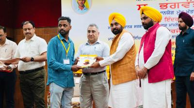 Chief Minister Bhagwant Mann handed over appointment letter to Sukhwant Singh