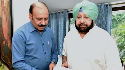 Punjab Vigilance Bureau Hands Over Day’s Salary To Cm For Flood-Hit Kerala