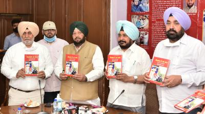 SADHU SINGH DHARAMSOT UVEILS AUTOBIOGRAPHY OF KRISHAN KUMAR BAWA