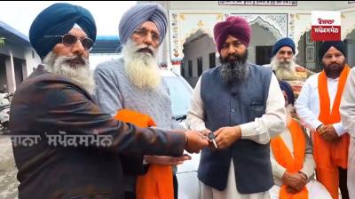The entire village has shown its gratitude to the Granthi Singh, who has been serving in the village Guru Ghar for 25 years