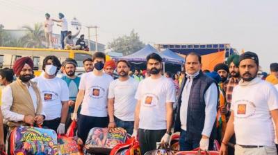 Gurdarshan Singh Foundation donated 300 blankets,  and medicines to the farmers