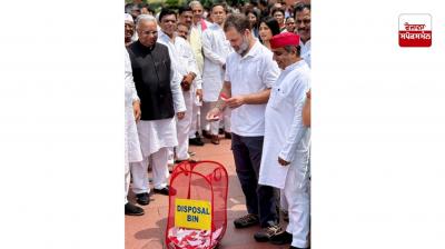 ਵਿਰੋਧੀ ਧਿਰ ਦੇ ਸੰਸਦ ਮੈਂਬਰਾਂ ਨੇ ‘ਐਸ.ਆਈ.ਆਰ.' ਦੇ ਪੋਸਟਰ ਪਾੜ ਕੇ ਡੱਬੇ 'ਚ ਸੁੱਟੇ 