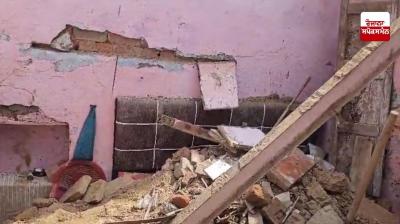 ਅਬੋਹਰ 'ਚ ਇੱਕ ਬਜ਼ੁਰਗ ਔਰਤ ਦੇ ਕਮਰੇ ਦੀ ਡਿੱਗੀ ਛੱਤ,ਦਾਦੀ ਤੇ ਪੋਤੀ ਵਾਲ-ਵਾਲ ਬਚੇ