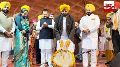 ਤਰੁਨਪ੍ਰੀਤ ਸਿੰਘ ਸੌਂਦ ਨੇ ਸਰਸ ਮੇਲੇ ਦਾ ਰਿਬਨ ਕੱਟਕੇ ਤੇ ਨਗਾੜਾ ਵਜਾਕੇ ਕੀਤਾ ਉਦਘਾਟਨ
