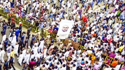 People attending Atal Bihari Vajpayee Antim Yatra