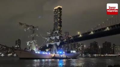 Mexican Navy ship collides with Brooklyn Bridge in New York