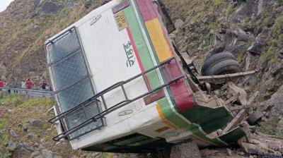 Four dead, three injured due to bus overturn in Himachal