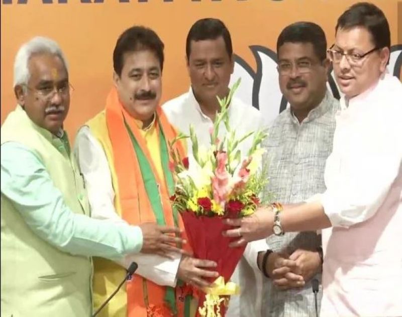 Rajkumar joins BJP at the party's office in Delhi
