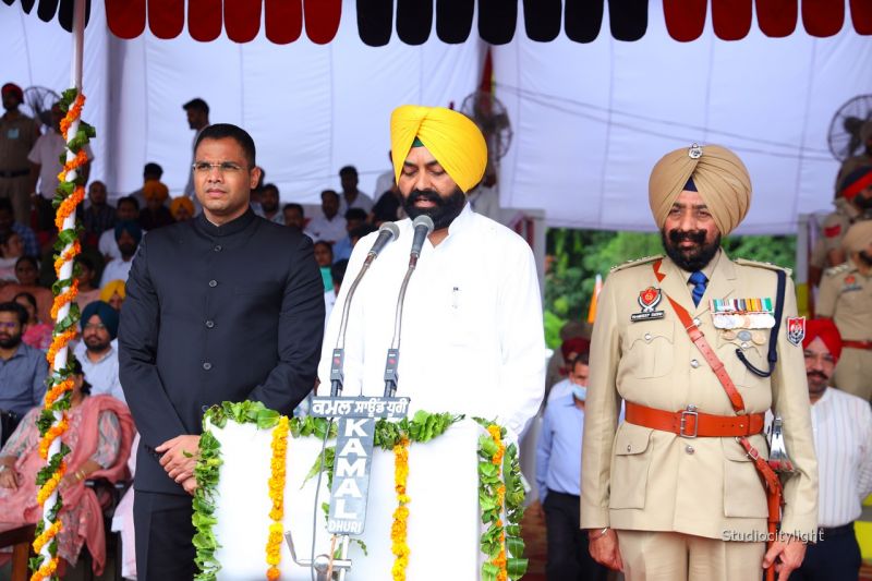  Transport Minister hoisted the flag at Sangrur, pledged to fulfill the dreams of the martyrs.
