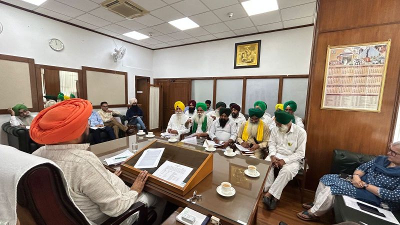 Kuldeep Singh Dhaliwal held a meeting with representatives of the Sanyukat Kisan Morcha (Non-Political) Kuldeep Singh Dhaliwal held a meeting with representatives of the Sanyukat Kisan Morcha (Non-Political)