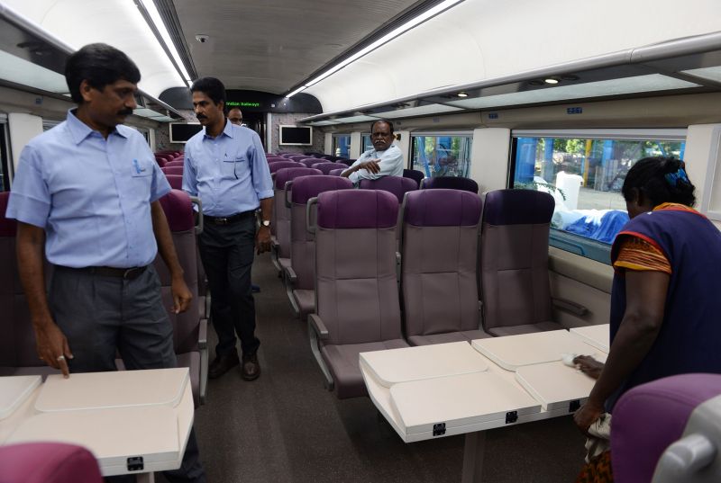 Train ‘T-18’ damaged, vandals shatter window pane Train ‘T-18’ damaged, vandals shatter window pane