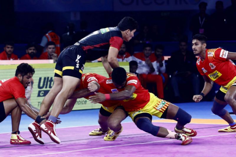 Pro Kabaddi League: Gujarat defeated Champion Bangalore 42-24