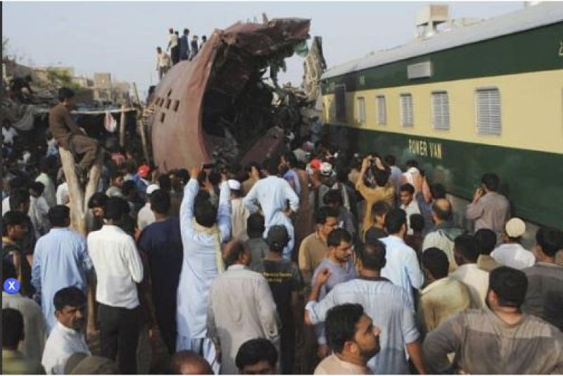 Three dies in train accident in Pakistan