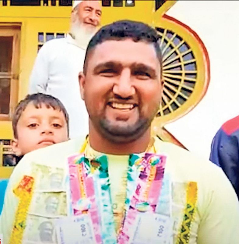  Kashmiri youth who became millionaires overnight, won Rs 2 crore on 'Dream 11' app