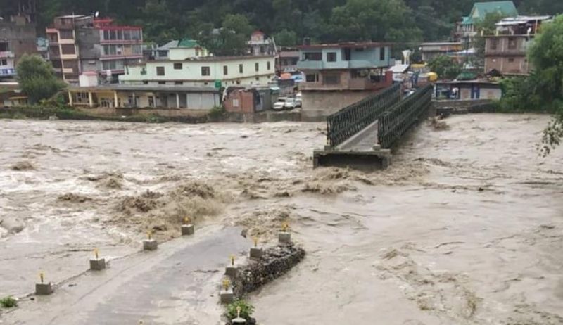 Landslides, flash floods block NH-5, 323 roads in Himachal Pradesh