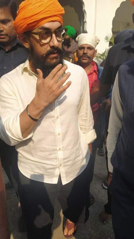 Aamir Khan posts first look from 'Laal Singh Chaddha' Aamir Khan posts first look from 'Laal Singh Chaddha'
