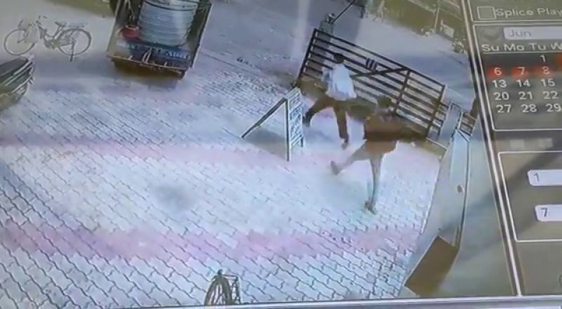 Fearless thieves looted Rs 1.19 crore from a bank in a movie style