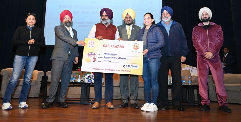 Sports Minister Pargat Singh distributed Rs 11.80 crore to players and coaches Sports Minister Pargat Singh distributed Rs 11.80 crore to players and coaches