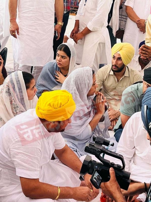 Cabinet minister Baljeet Kaur attends Bhog for departed singer on behalf of CM Cabinet minister Baljeet Kaur attends Bhog for departed singer on behalf of CM