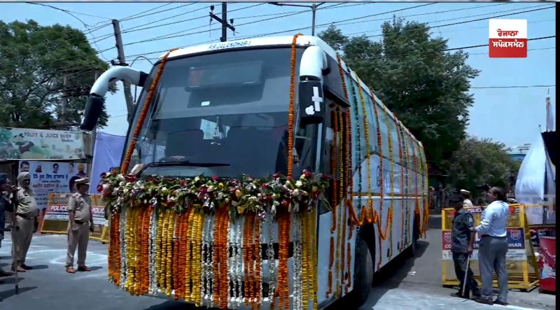 Arvind Kejriwal and CM Bhagwant Mann flag off Jalandhar-Delhi airport Volvo bus services 
