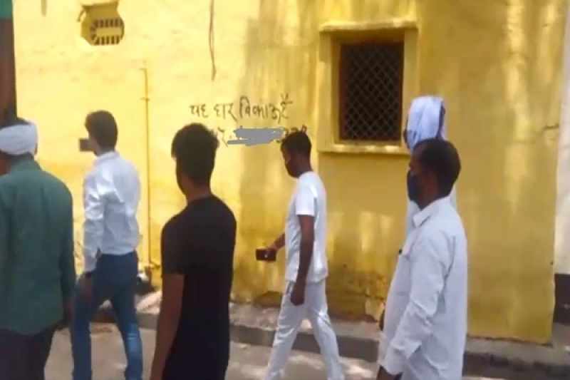 Uttar Pradesh: In Aligarh village, people wrote 'House is for sale'