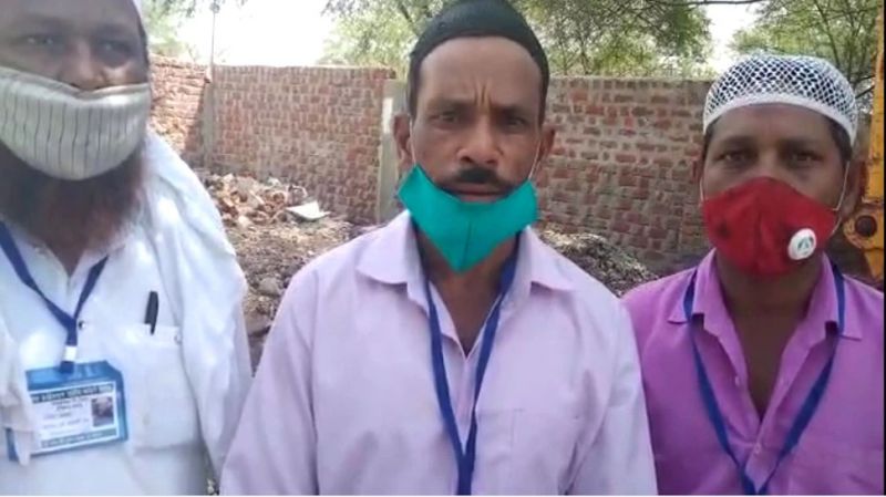  Amid COVID-19 fear, Muslims help Hindu man cremate father in MP