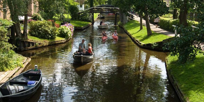 Giethoorn town 