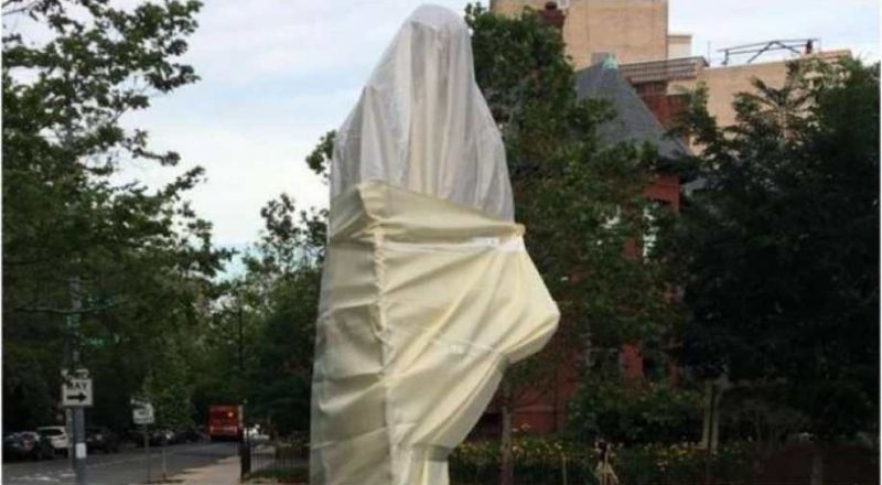 Mahatma Gandhi statue