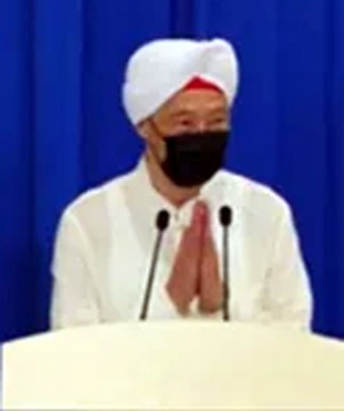 Singapore PM  praises Sikh community for their services during COVID-19 pandemic