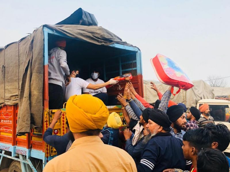 urdarshan Singh Foundation donated 300 blankets, and medicines to the farmers urdarshan Singh Foundation donated 300 blankets, and medicines to the farmers