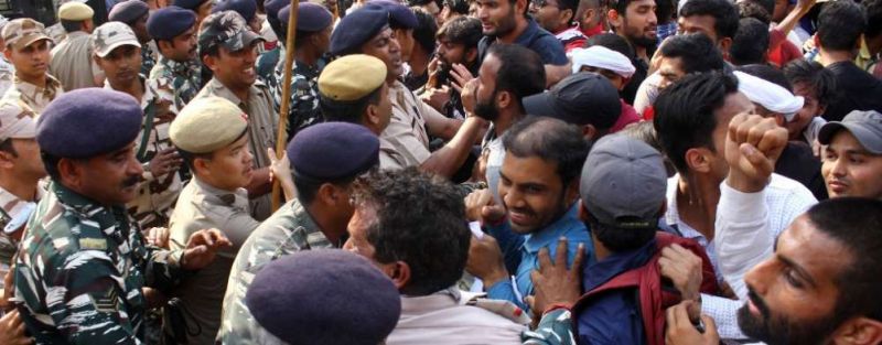 Gujarat tear gas shells left on Farmers, 60 people detained