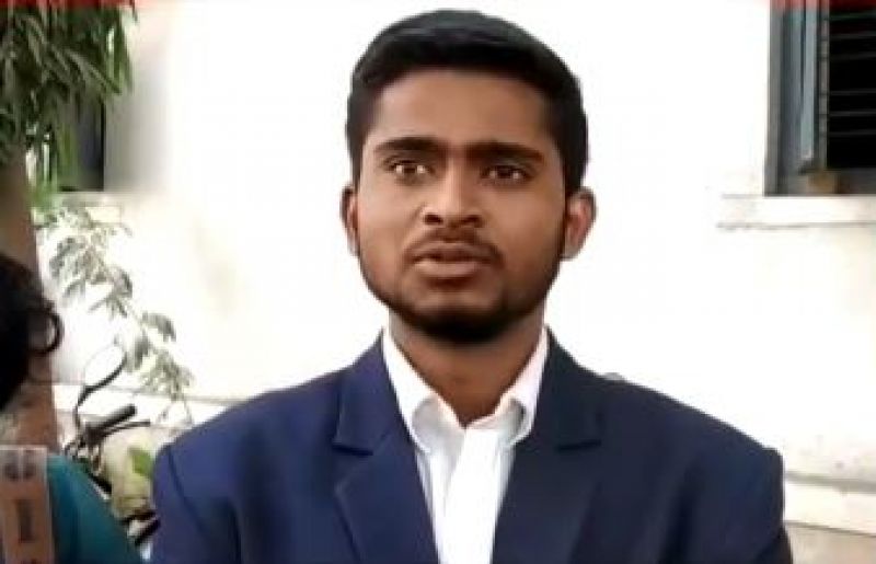 Student ask question to Maharashtra education minister