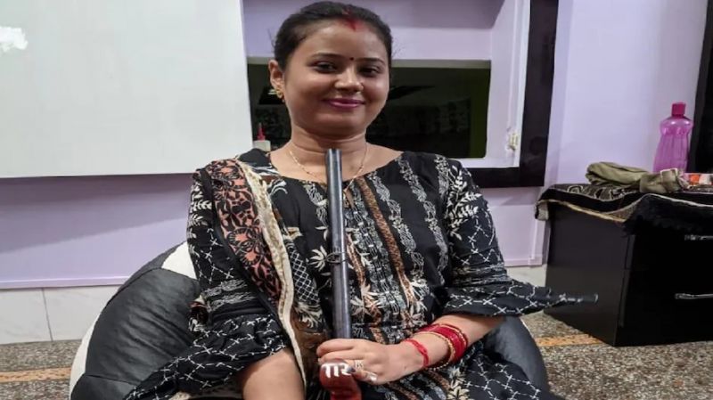 woman had to be photographed with a gun, died  woman had to be photographed with a gun, died