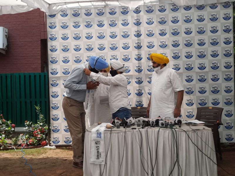 Arjuna Awardee Sajjan Singh joins AAP