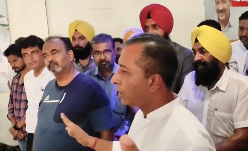 Dr. vijay Singla Dr. vijay Singla