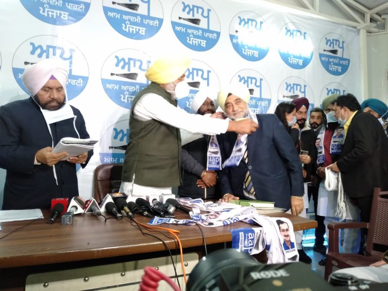 Many prominent personalities join AAP in the presence of Harpal Cheema