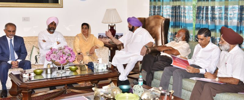 Captain Amarinder Singh meeting with State Planning Board members