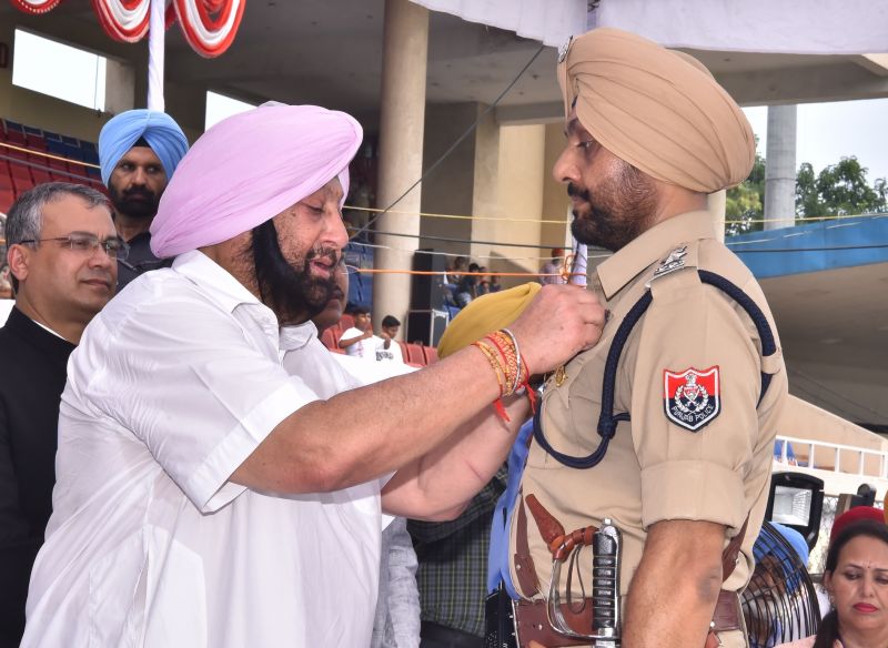 Captain Amarinder Singh honours 21 eminent personalities with state awards