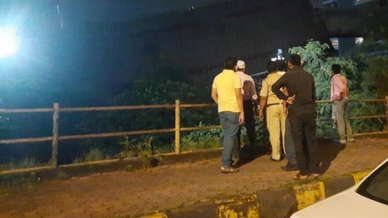  (Part of flyover under construction in Mumbai's Bandra Kurla complex collapses)