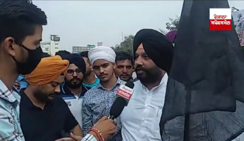 Navjot sidhu protest against farm bills in Amritsar