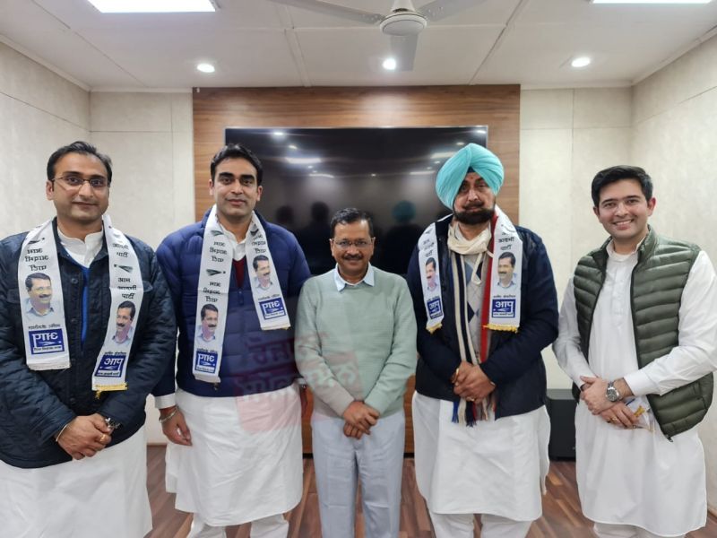 Jagmohan Singh Kang left Congress and joined AAP along with his sons