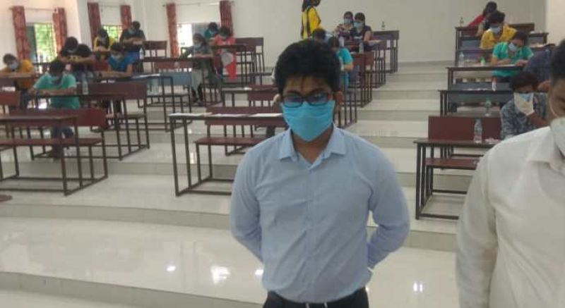 Boy travels 700 kms, misses NEET by 10 minutes