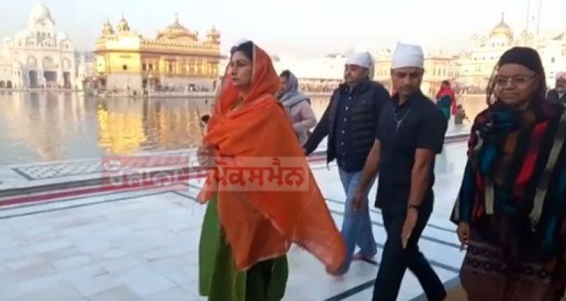 Harsimrat Badal And Sukhbir Badat At Shri Darbar Sahib
