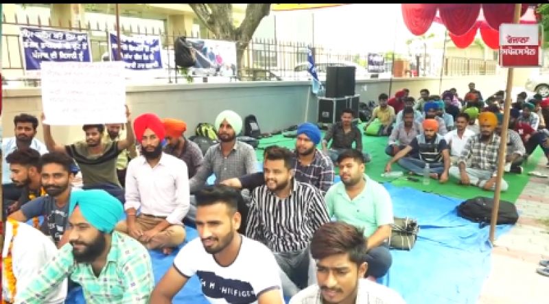 Unemployed  Unemployed