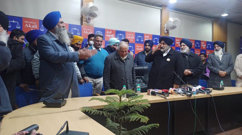 Former minister Madan Mohan Mittal joins Shiromani Akali Dal