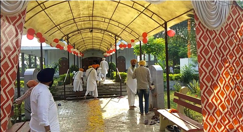 Once again the incorrect pronunciation of the Gurbani 